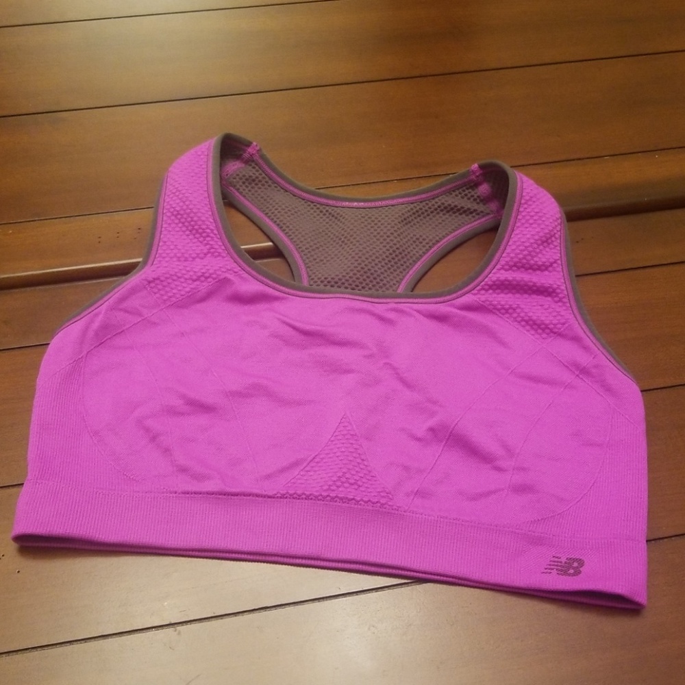 NEW BALANCE ๐ REVERSIBLE BRA - Picture 1 of 8